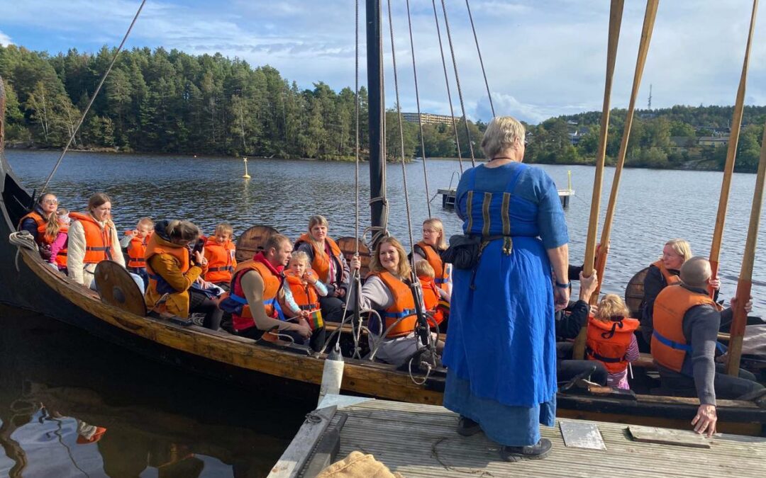 PÅ TOKT MED VIKINGSKIPET